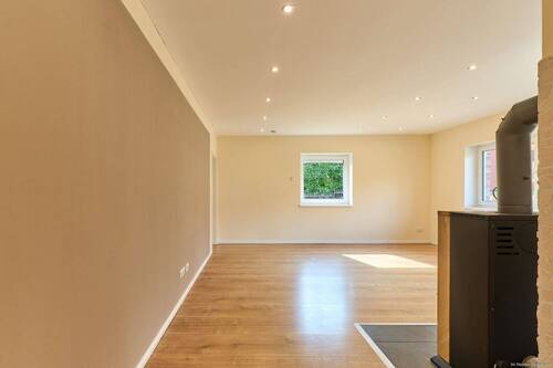 Blick ins Wohnzimmer von der Tür - 