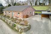 Bungalow von der Straße aus gesehen - Junger Bungalow in Malente Neukirchen