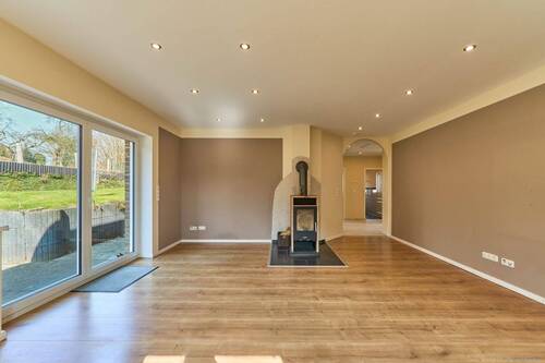 Wohnzimmer mit Kamin - 