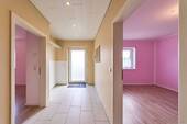 Diele, Blick zur Haustür und in die Kinderzimmer - Bungalow mit 121,20 m&sup2; in Malente / Neukirchen zum Kaufen