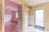 Blick in das Zimmer 12,8 m² groß - 