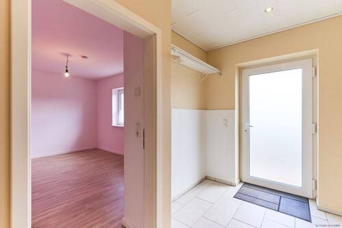 Blick in das Zimmer 12,8 m² groß - 