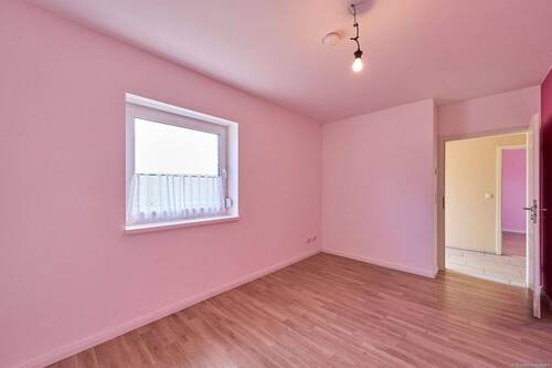 Zimmer 12,8 m² groß - 