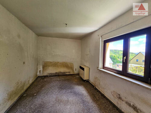 Wohnzimmer EG - 5 Zimmer Doppelhaushälfte in Aue-Bad Schlema