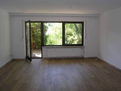 Wohnzimmer - 3-Zimmer-Eigentumswohnung mit Terrasse anschl. Gartenanteil und Garage