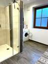 Duschbad und Waschmaschinenanschluss - 