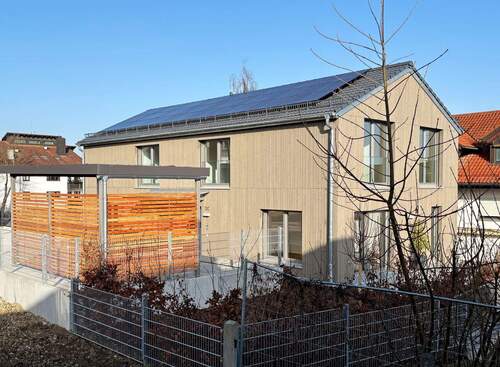 Außenansicht des Zweifamilienhauses - 