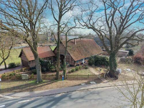 Außenansicht - Hier lebt Geschichte und bald auch Sie - und zwar großzügig!