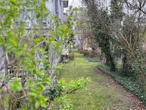 Grünfläche - 2 Zimmer Etagenwohnung in Berlin