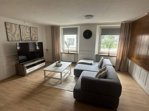 Bild 1 - Renovierte 3 Zimmer Altbauwohnung direkt im Zentrum inkl. Küche.