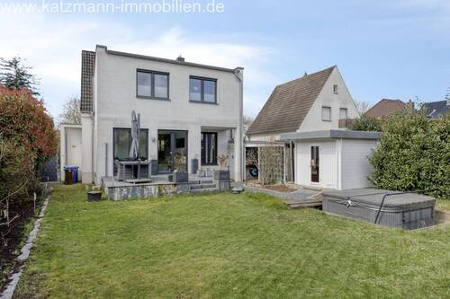 Blick aus dem Garten - 