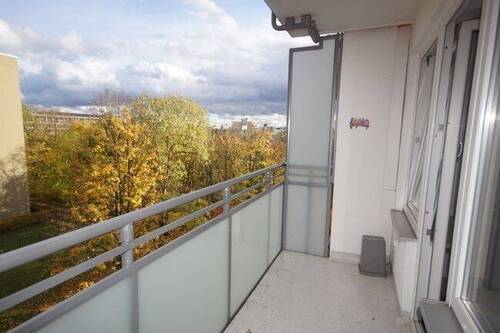 Loggia mit Blick über die Dächer - 