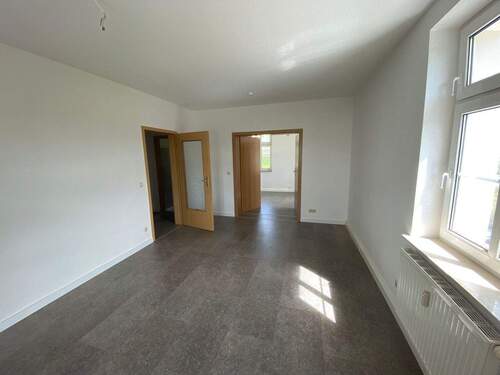 Wohnzimmer - 5 Zimmer Etagenwohnung in Gornsdorf