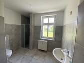 Bad 2 mit Dusche - 