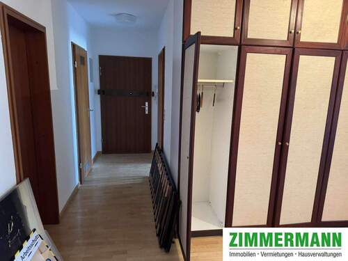 Flur mit Einbauschrank - 