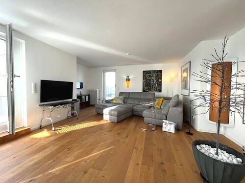 Wohnbereich mit Zugang zur Terrasse - Etagenwohnung mit 166,40 m&sup2; in Aschheim zum Kaufen