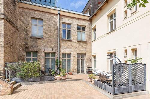 Wohnungseingang und Terrasse - Neuwertige Maisonette-Wohnung nahe Park Charlottenhof - vermietet