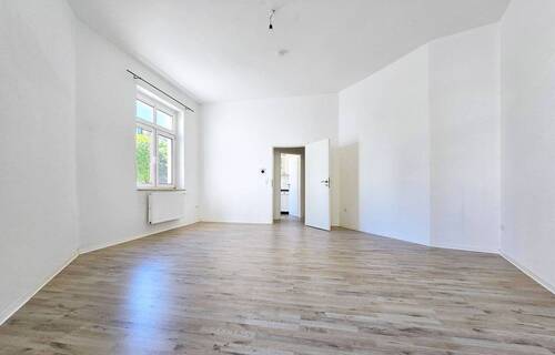Wohnzimmer - 2-Zimmer-Wohnung mit EBK & Charme