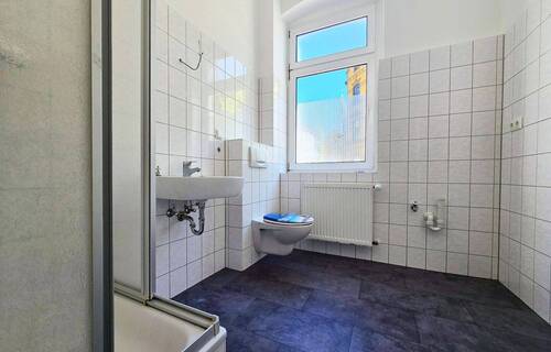 Badezimmer - Etagenwohnung mit 57,90 m&sup2; in Köthen (Anhalt) zur Miete