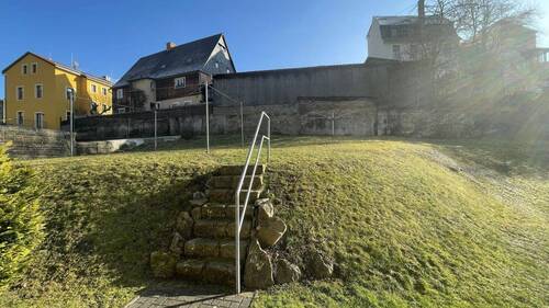 Grundstück Hofseite - Mehrfamilienhaus, Wohnhaus mit 322,30 m² in Sebnitz zum Kaufen