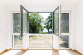 Gallery with lake view - 