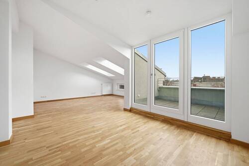 Wohnzimmer - Stilvolle Dachgeschosswohnung in Spandau - 2 Zimmer, EBK und Balkon nahe Havel Altstadt Spandau