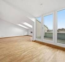 Stilvolle Dachgeschosswohnung in Spandau - 2 Zimmer, EBK und Balkon nahe Havel Altstadt Spandau - Berlin