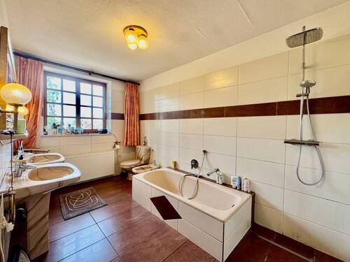 Badezimmer 1, EG - 