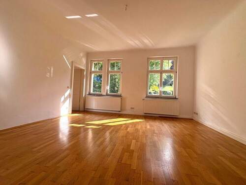 Schlafzimmer - Herrschaftliche Eigentumswohnung in bester Lage im Südviertel von Eisenach, Einzug kurzfristig möglich