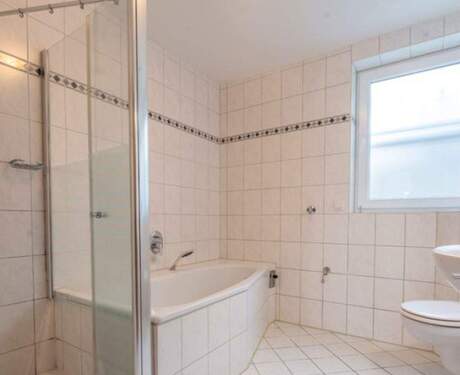 Bad- Einliegerwohnung - 