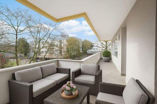 Visualisierung Balkon - Lichtdurchflutete 2-Zimmer-Wohnung mit weitläufigem Balkon