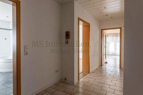 Flur - 4 Zimmer Etagenwohnung in Lampertheim / Hofheim