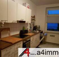 Schöne 2-Zi-Wohnung mit Balkon, Einbauküche, Stellplatz im Hof - Gera Innenstadt