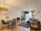 Main Living Room - Luxuriöses 2-Zimmer-Apartment zur Selbstnutzung mit Balkon und Privatparkplatz im Herzen von Berlin Mitte