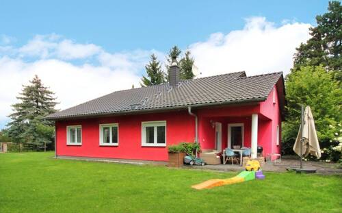 Seitenansicht und Terrasse - 5 Zimmer Einfamilienhaus zum Kaufen in Panketal