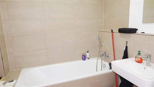 Modernes Bad mit Wanne - 
