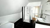 Bad mit Dusche - 