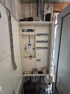 Flur mit Elektroschrank - 