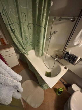 Waschkeller mit WC und Wanne - 