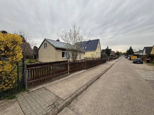 Blick Straßenseite - 3 Zimmer Einfamilienhaus in Berlin