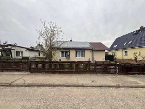 Frontansicht - Einfamilienhaus mit 81,00 m&sup2; in Berlin zum Kaufen