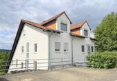 Seitenansicht - Modernisierte 4 Zimmer Maisonettewohnung mit traumhaftem Ausblick in Waldbrunn