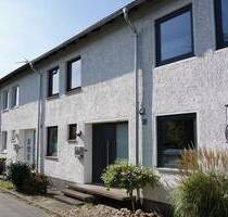 * Charmante Immobilie in BurgdorfWeststadt * - Reihenmittelhaus mit Vollkeller u. Garage