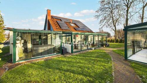 Garten 2 - Wohnen auf zwei Ebenen mit besonderem Außenbereich samt Whirlpool im eigenen Poolhaus