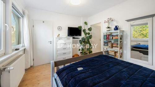 1. OG Schlafzimmer 2 - 