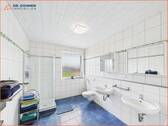 Badezimmer 1 Hauptwohnung - 