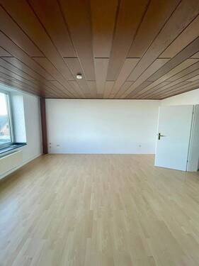 Wohn-Essbereich - Geräumige 2-Zimmer-Wohnung in ruhiger Lage (1. OG)