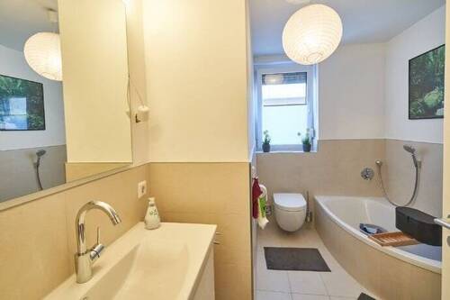 Modernes Tageslichtbad - 