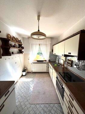  Küche mit EBK im EG - 
