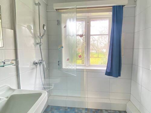 Bad - Einfamilienhaus mit 186,10 m&sup2; in Oldsum zum Kaufen